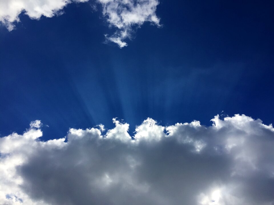 Sol rays dramatically