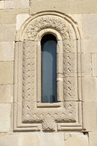Cathedral window wall