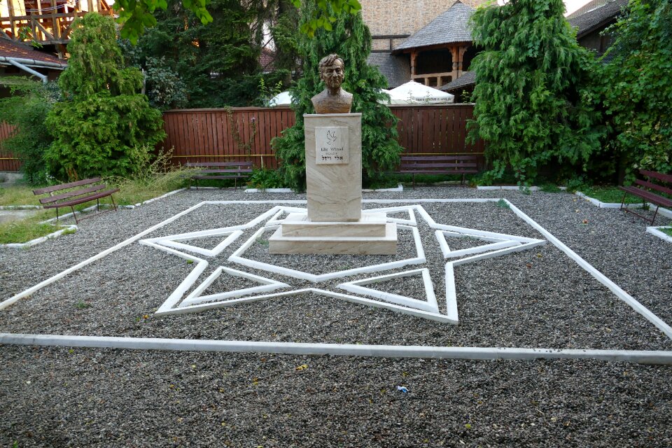Monument elie wiesel jew