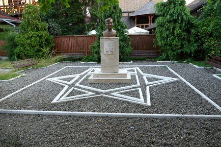 Monument elie wiesel jew photo