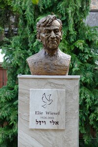 Monument elie wiesel jew photo