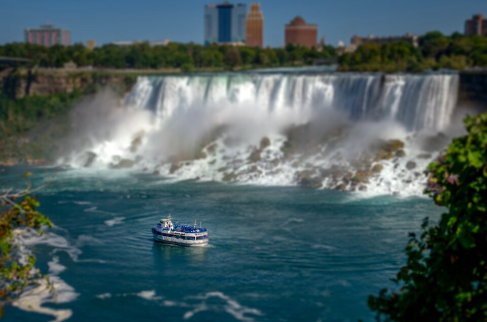 Niagara falls ship sky
