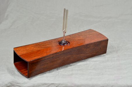 Sound box 440 hertz wood