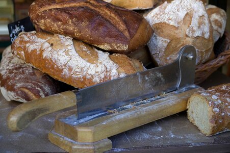 Knife flour crust