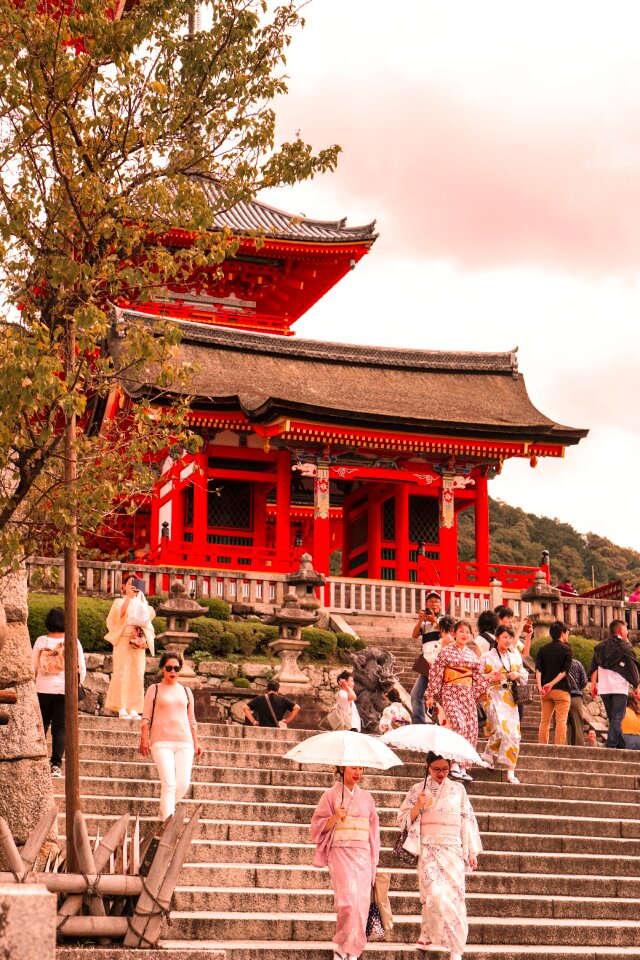 Kimono temple walking