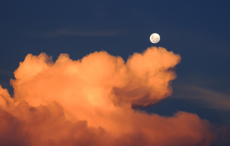 Day full moon cumulus