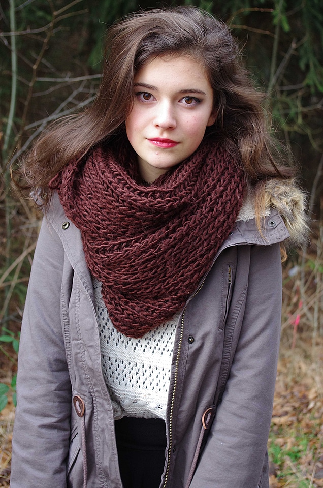 Scarf view pose