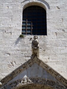 Puglia architecture statue