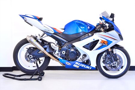 Suzuki rider race