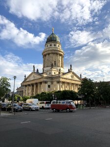 Sculpture monument building