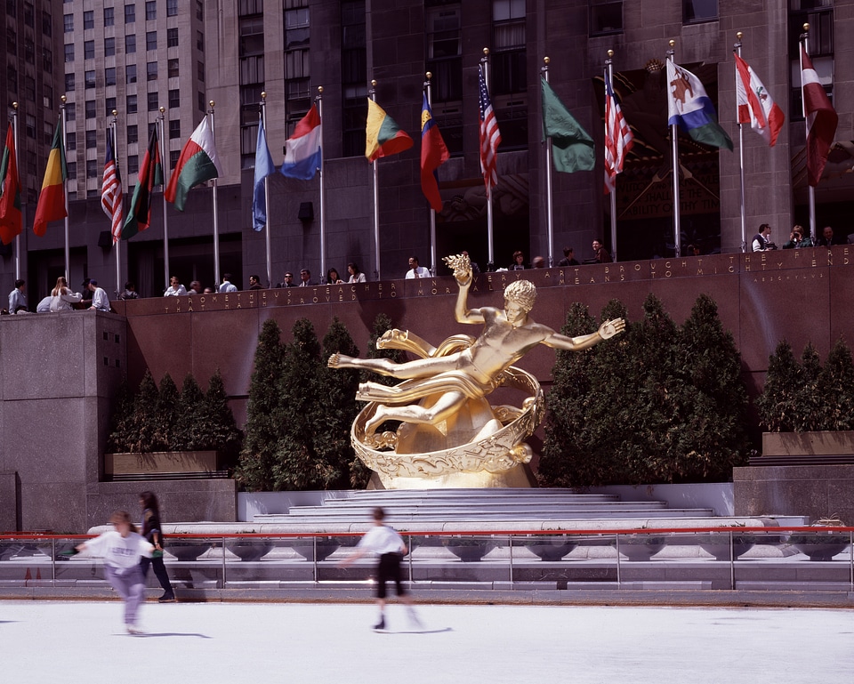 Rink prometheus statue flags