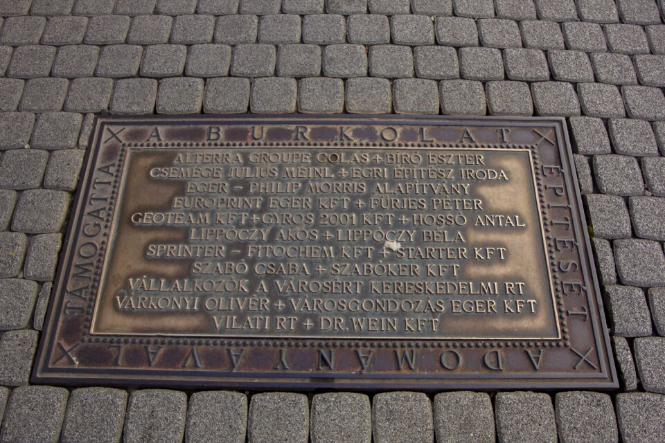 Hungary road lid bronze