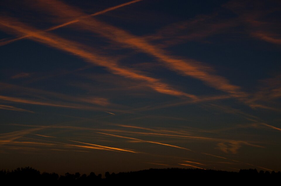 Contrail sunset flying