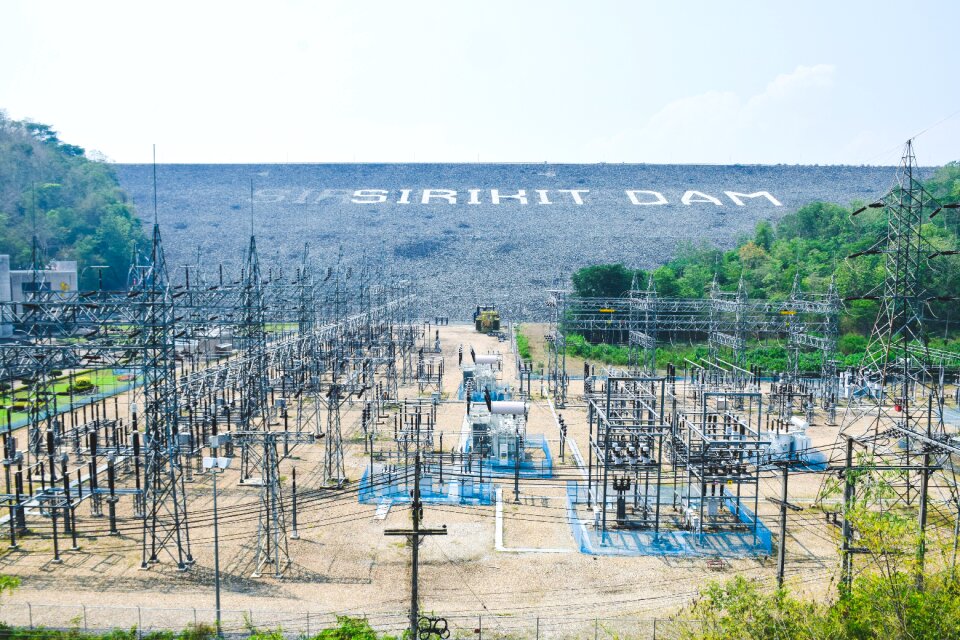 Dam power station reservoir