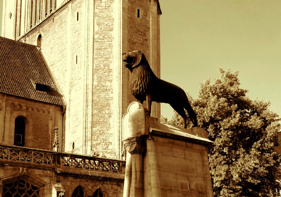 Braunschweiger löwe sculpture places of interest