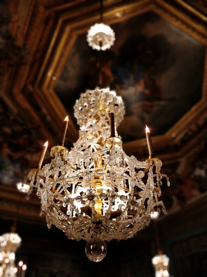 Chandelier castle light