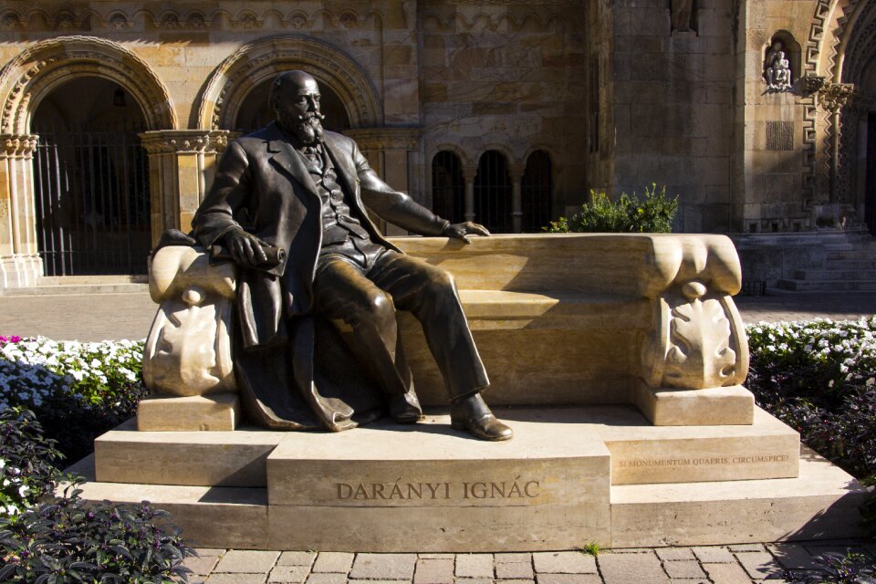 Bronze tourism sculpture