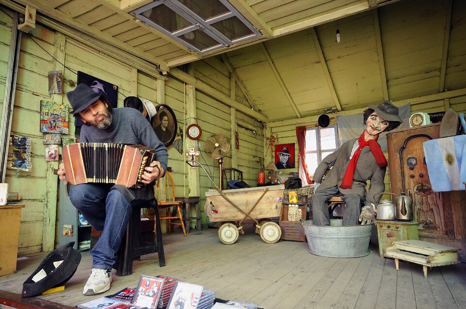 Travel people market