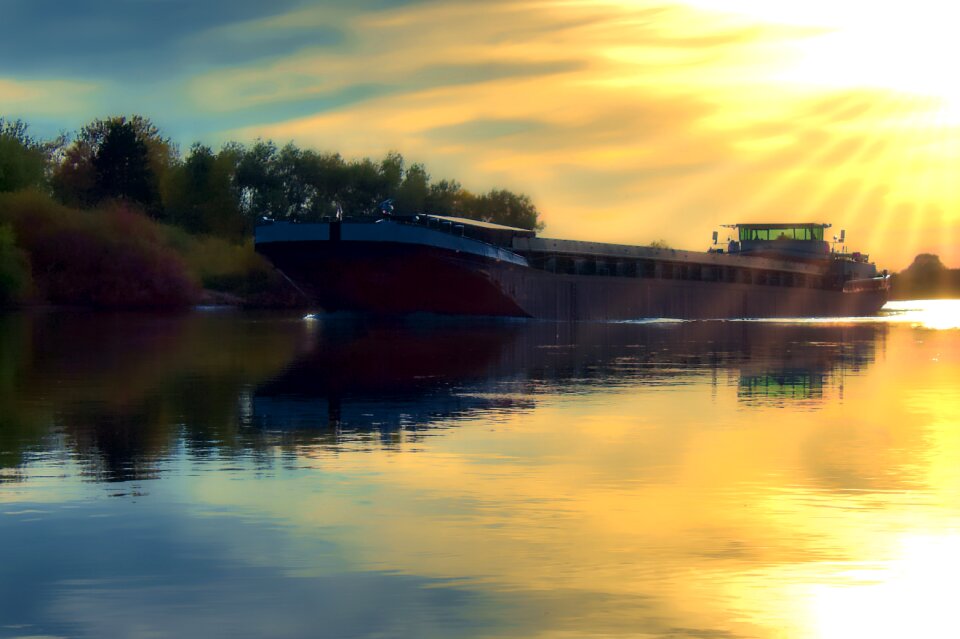 Transport shipping freighter