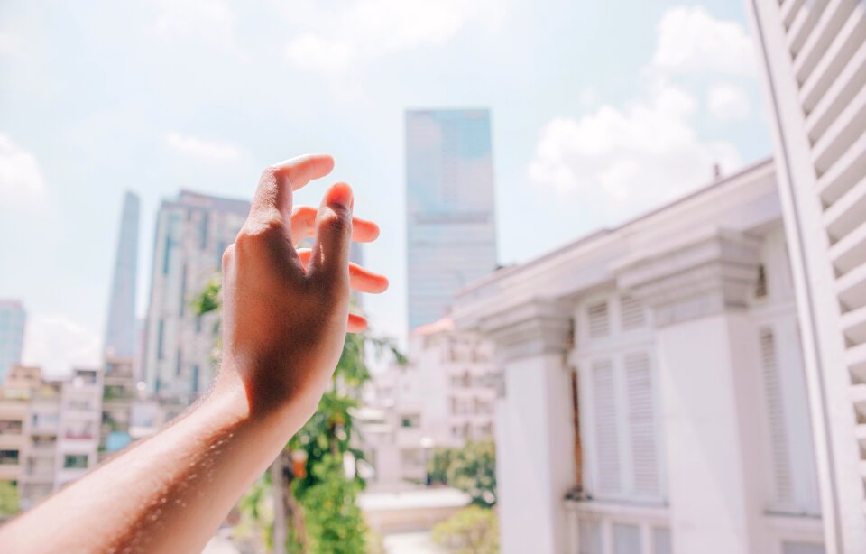 Hands alone city
