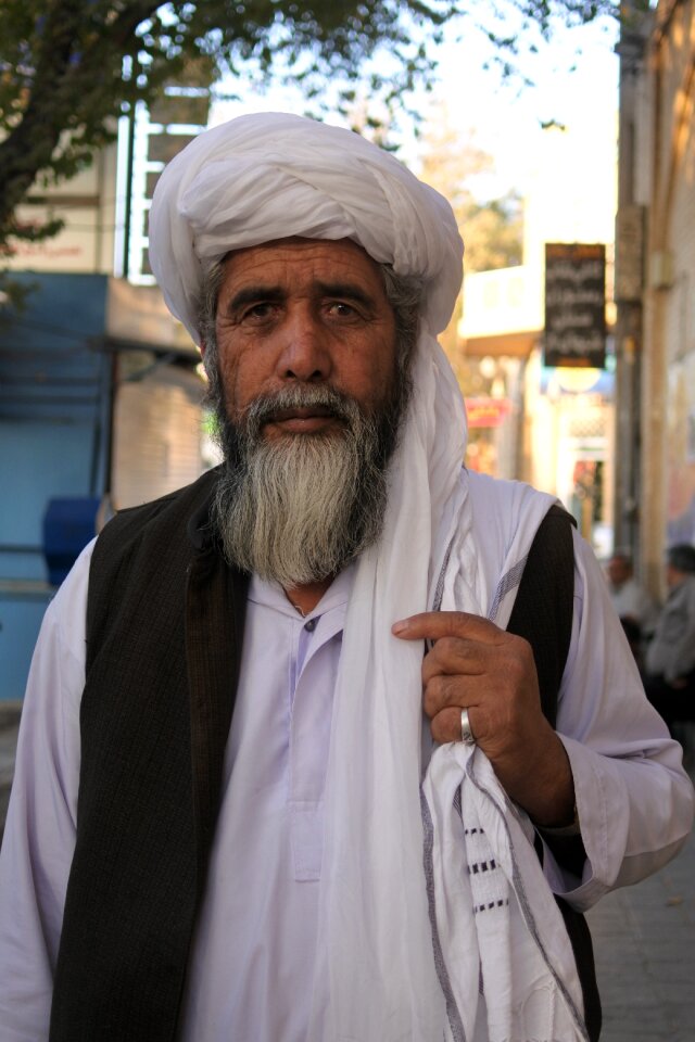 Turban afghan portrait