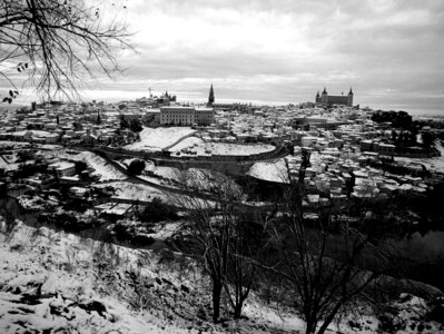 Toledo nevado snow tagus river