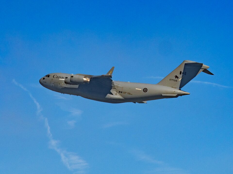 Flying aviation boeing cc-177