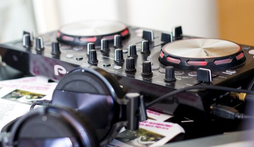 Entertainment dishes mixer