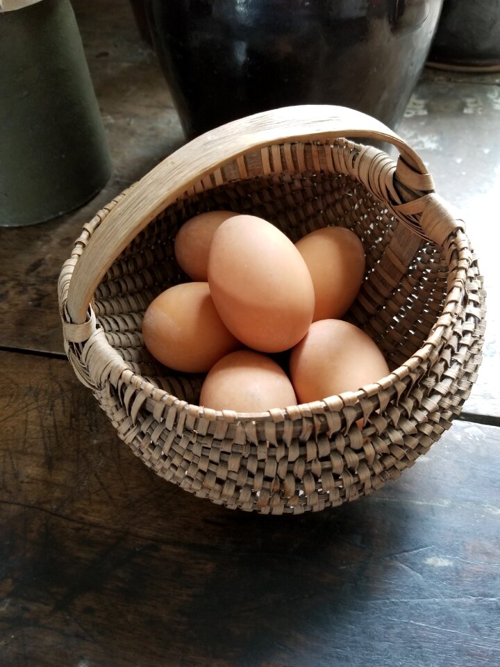 Crock table