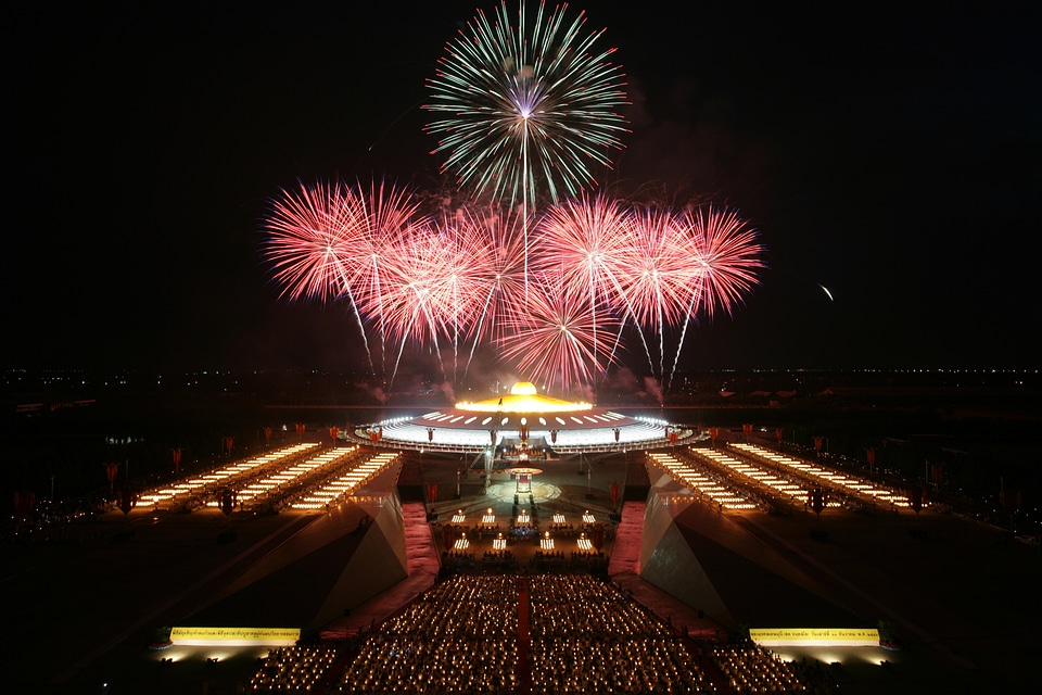 Dhammakaya pagoda thailand wat