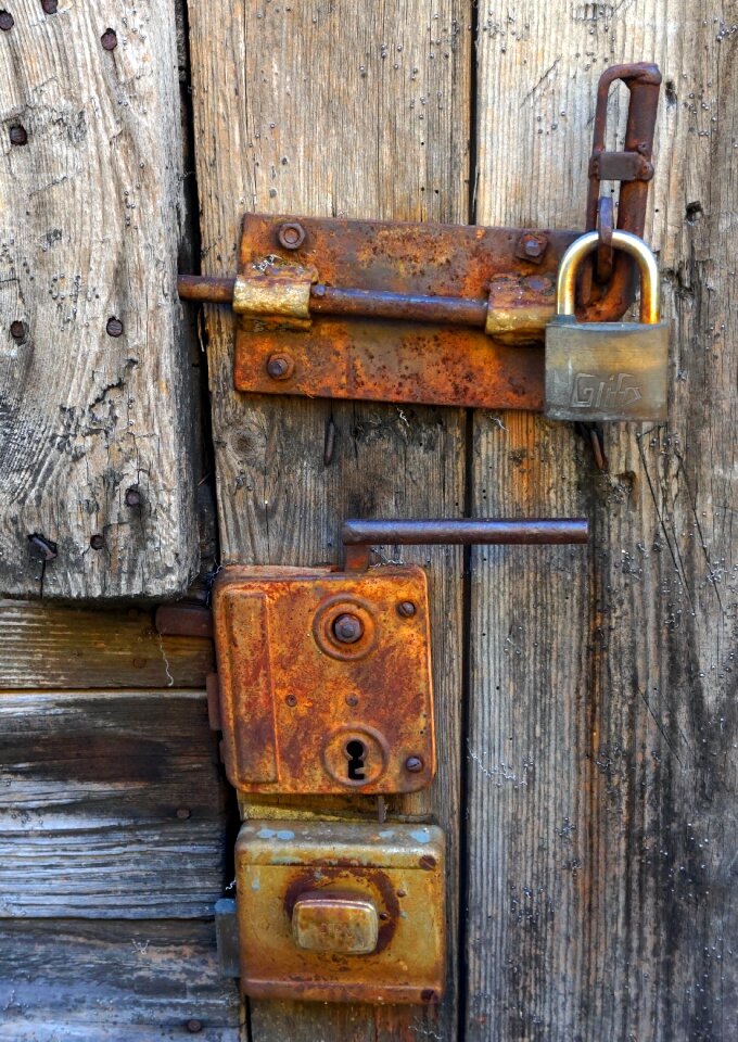 Iron rusts fitting rusty