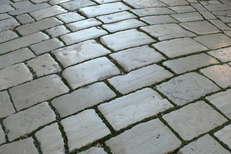 Patch sand-lime brick gloss