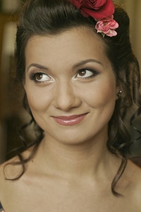 Bride hairstyle makeup photo