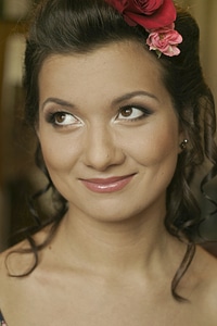 Bride hairstyle makeup