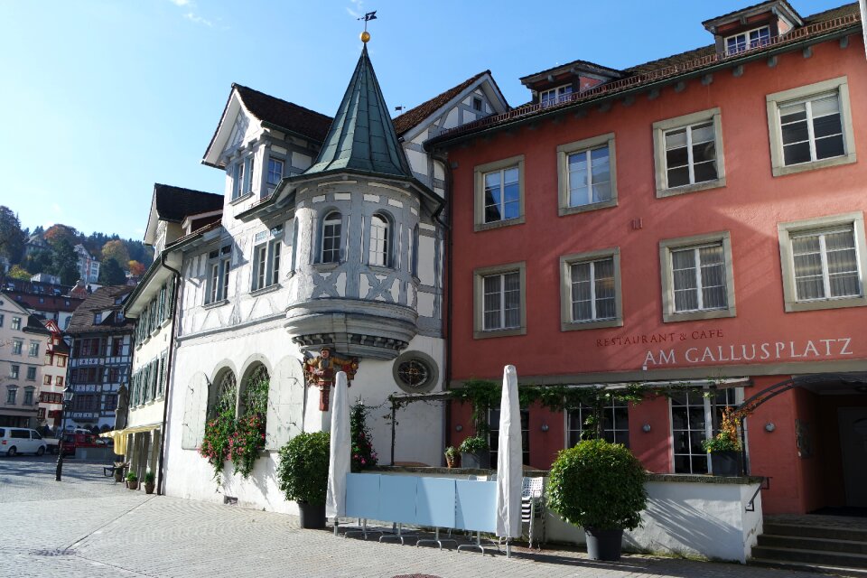 Facades town home bay window