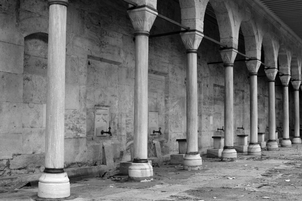 Symmetry columns gallery