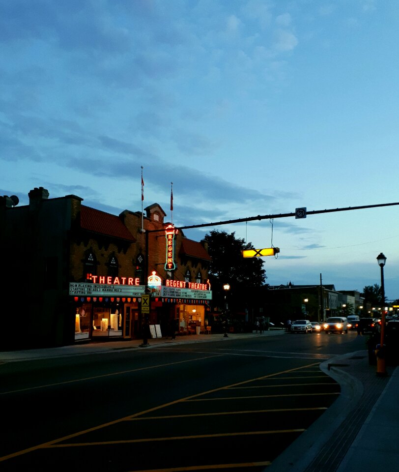 Night outdoors traffic photo