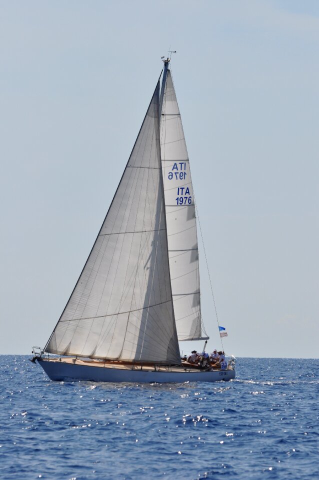 Sailing classic yachts