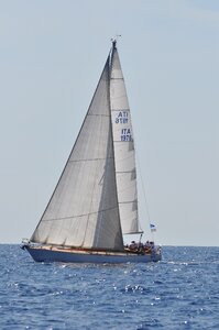 Sailing classic yachts