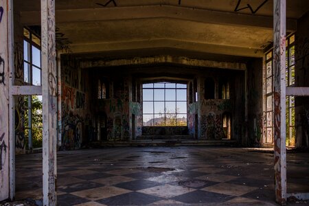 Construction decay atmosphere