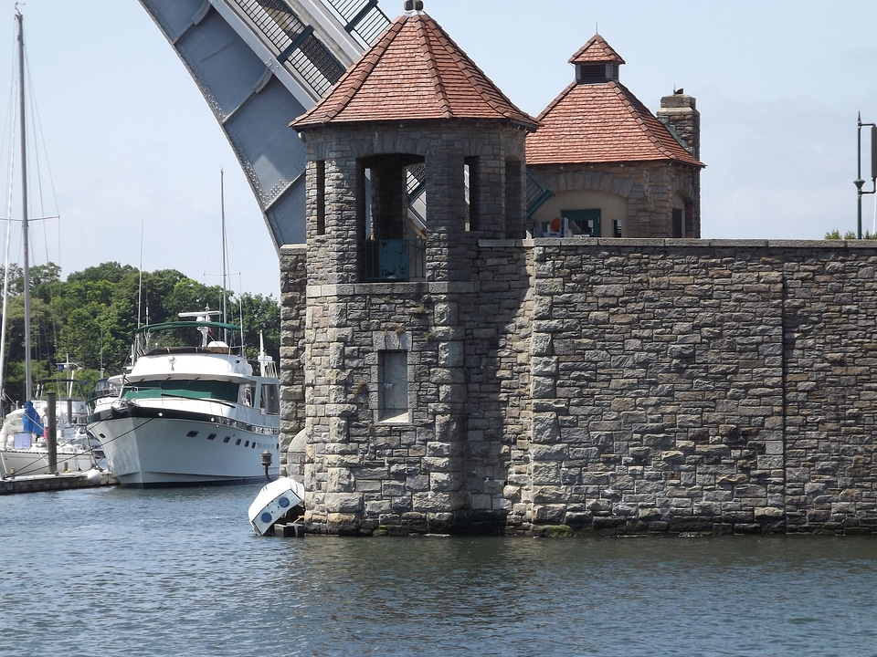 Wall bridge architecture