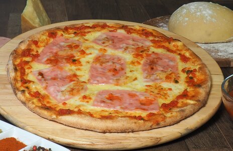 Italian pizza ham pizza food