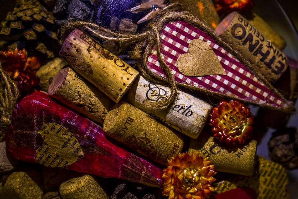 Cork stoppers heart flowers
