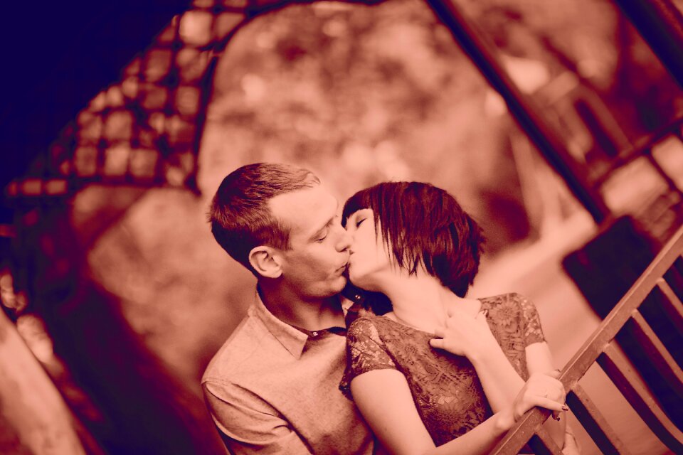 Wedding retro kissing
