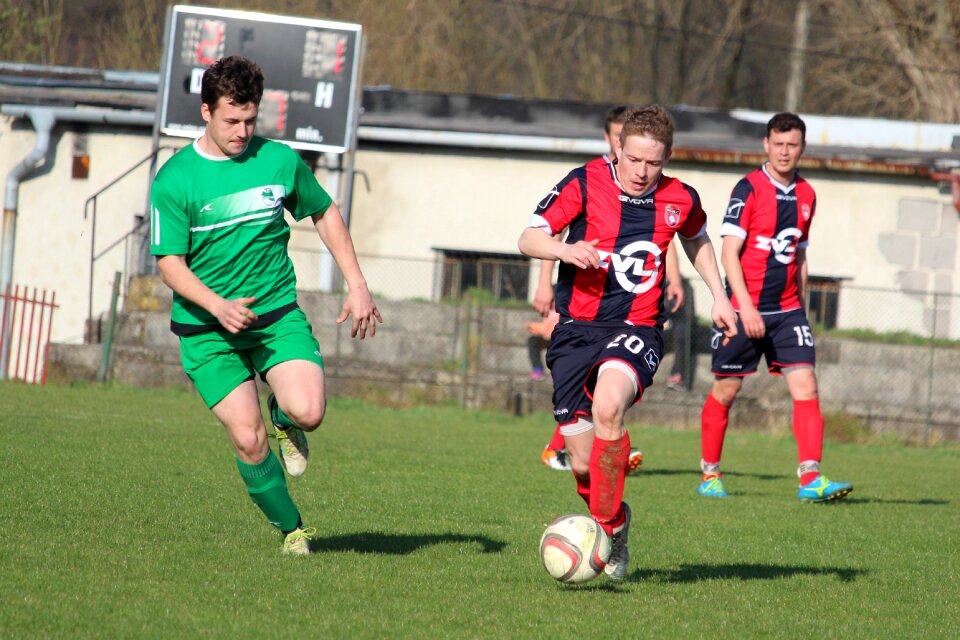 A duel for the ball men sport