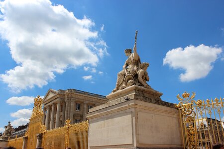 Architecture palace statue