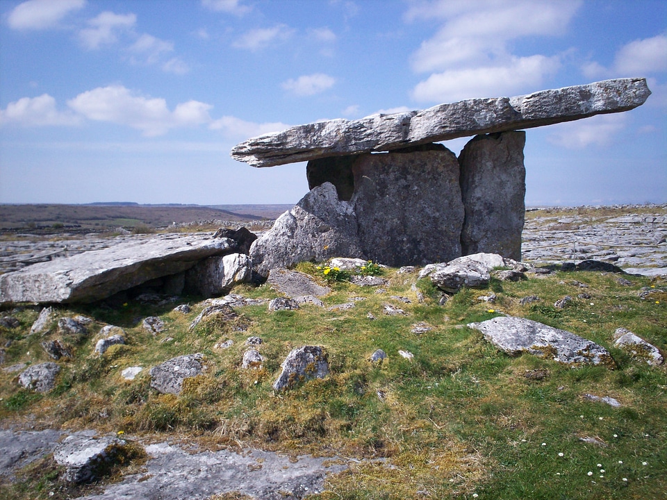 Menhir ireland poulnabrone