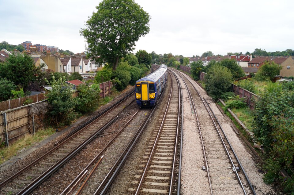 Railway motor unit electric