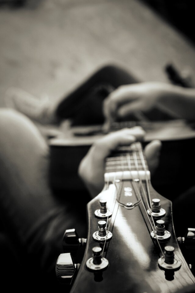 Rock acoustic string