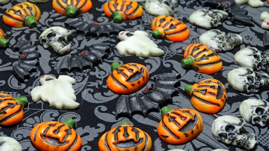 Halloween skulls bats